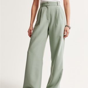 A&F Tailored Pants Medium Short in Green